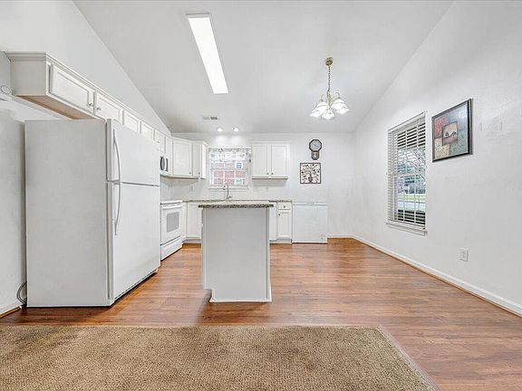 4th image of 3038 Crockett Ave NW