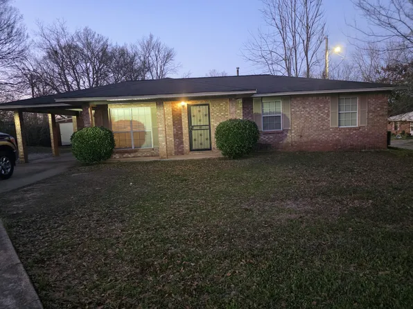 131 Center St, West Point, MS 39773