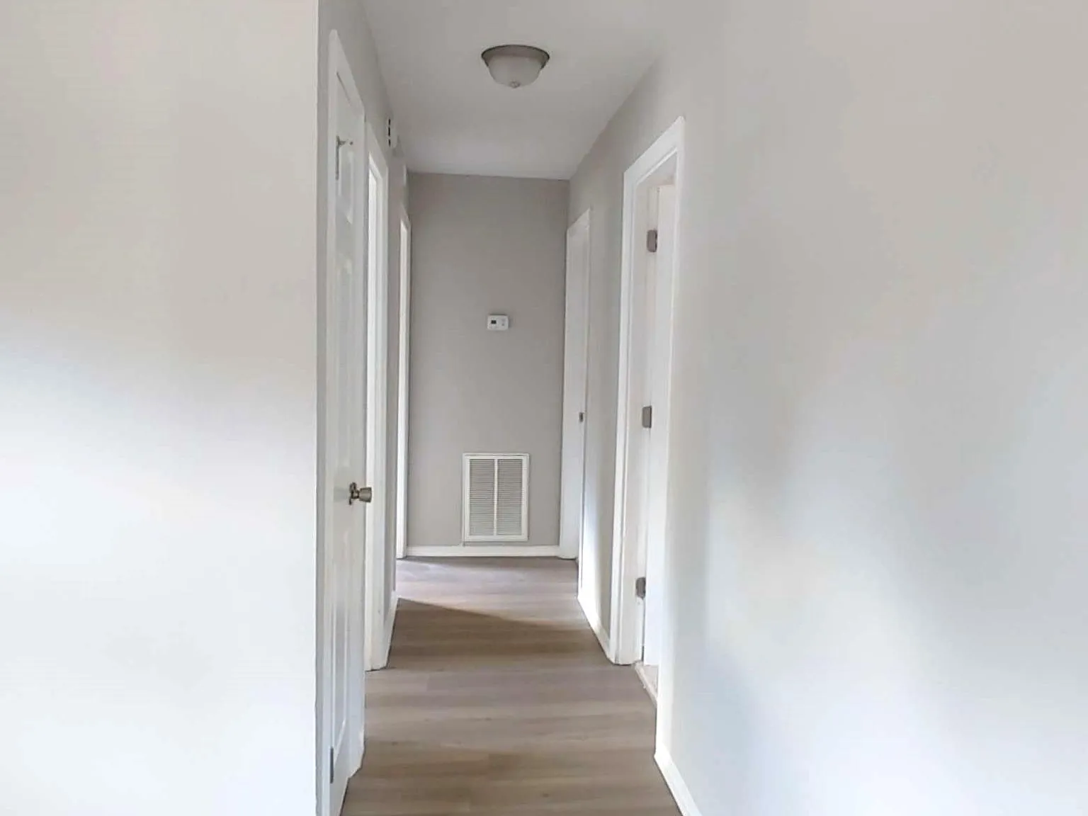 3 bed, 990 sqft, $1,600 — Photo 4