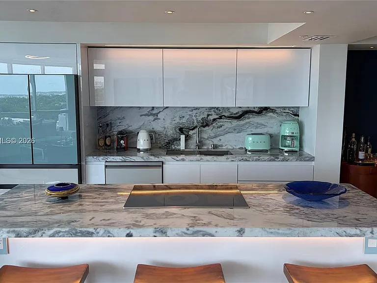6301 Collins Ave #1207 — Photo 10