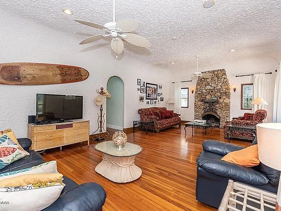3rd image of 217 Seaview Ave