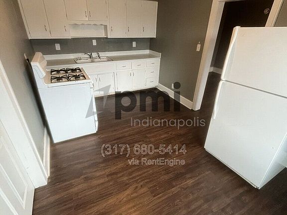 4th image of 215 1/2 S Madison Ave