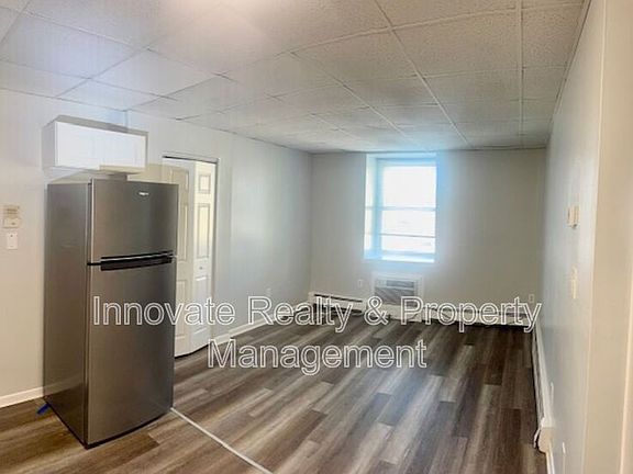4th image of 29 E Logan Ave APT 12