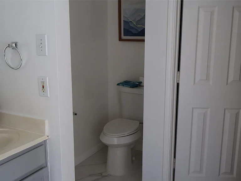 710 Hidden Rdg W — Photo 27