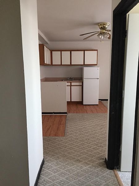 1st image of 3933 N Clarendon Ave #4