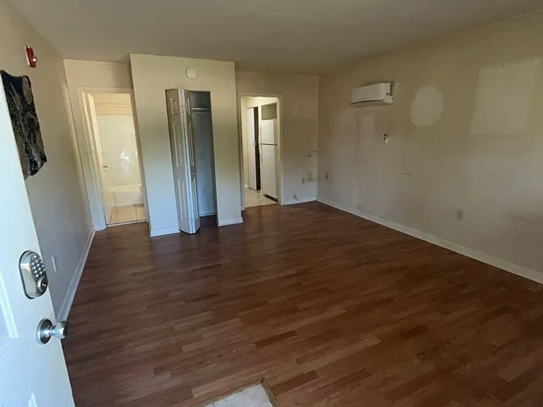 Holston Apartments — Photo 27
