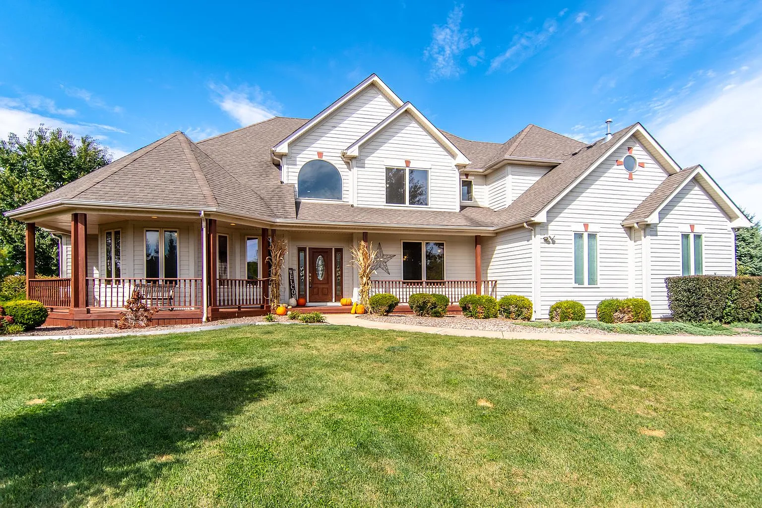 5557 Fields Dr photo 1