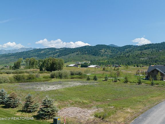 5th image of 4 Willow Lake Dr