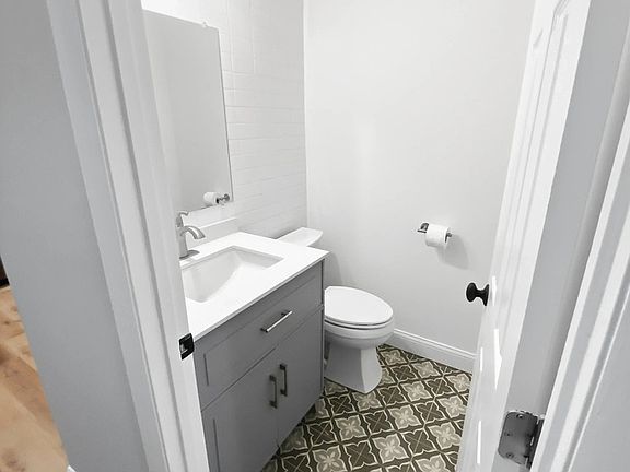 4th image of 1224 Garrard St