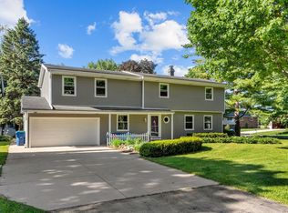 101 Briar Dr, Neenah, WI 54956