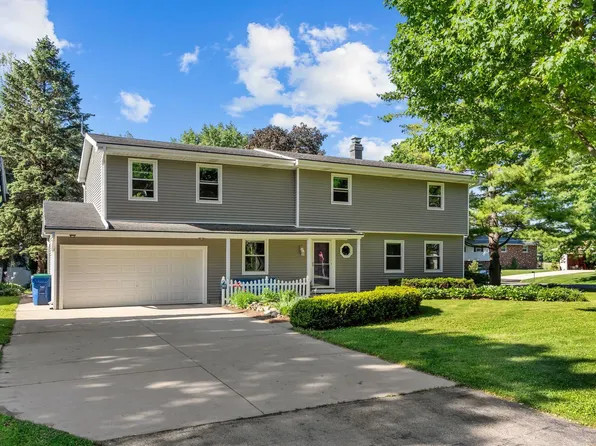 101 Briar Dr, Neenah, WI 54956
