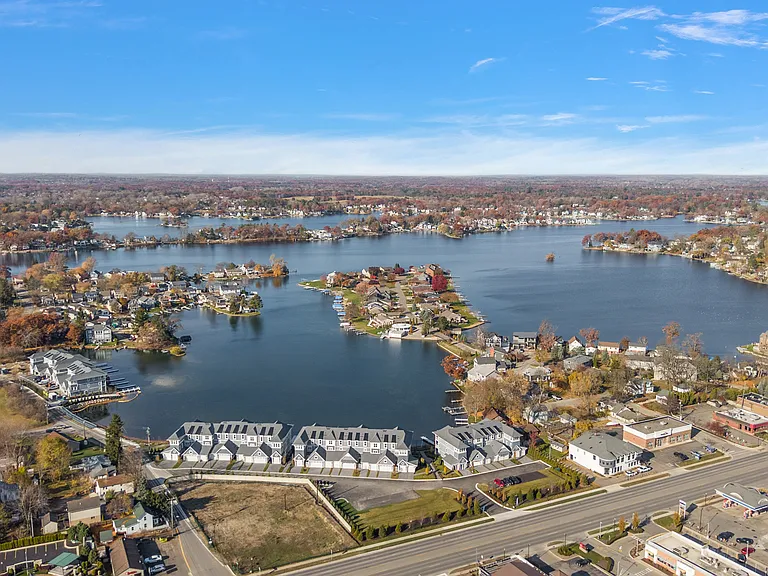 Mystic Cove - Luxury Lakefront Living — Photo 39
