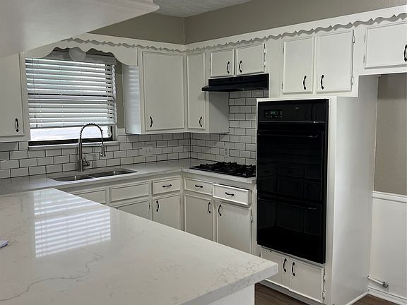 5th image of 324 W Young St