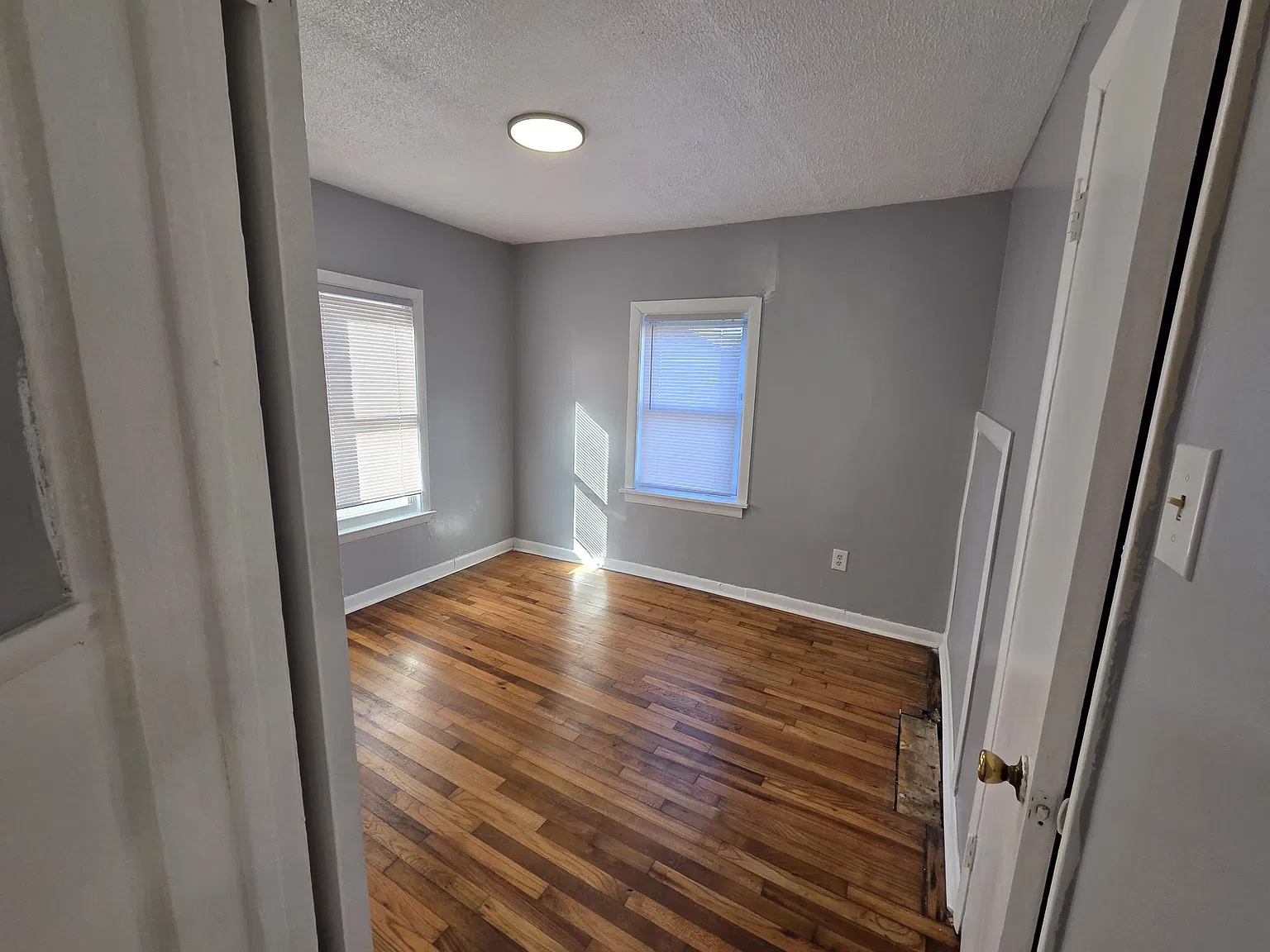 3 bed, 1000 sqft, $1,299 — Photo 3