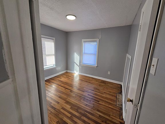 3rd image of 4938 Croissant St
