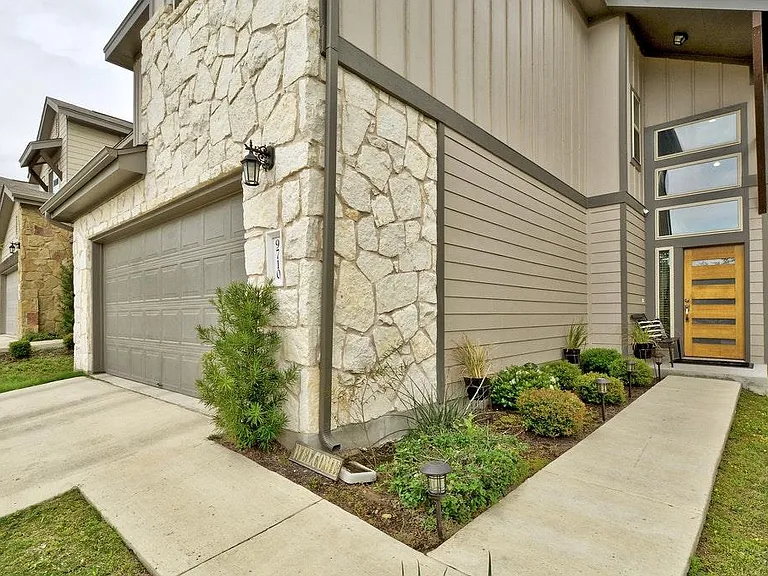 9710 Tanglemede St — Photo 4
