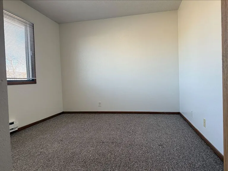 1216 S G Ave — Photo 10