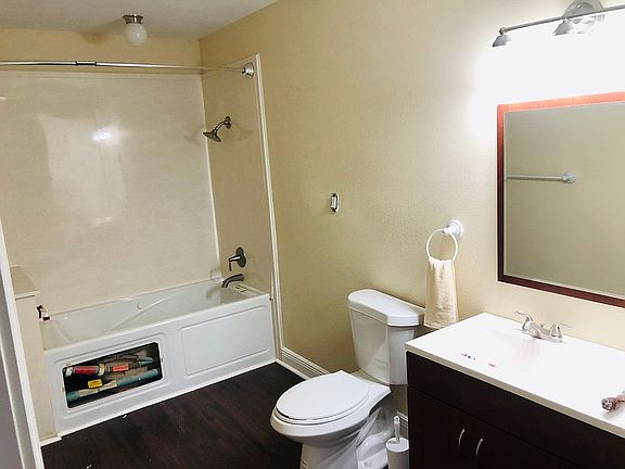 3rd image of 22137 Chinquapin Ave