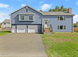 27 Woods Ave, Greenwich, CT 06831