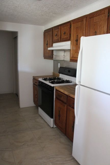 2nd image of 490 Johnson St