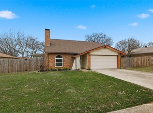 3221 Red Oak Ln, Bedford, TX 76021