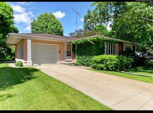 201 McCormick Dr, Dekalb, IL 60115