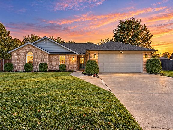 3rd image of 2708 Pleasant View Ln