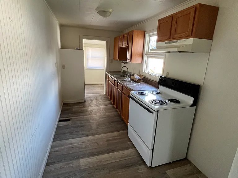 504 S Beveridge St — Photo 4