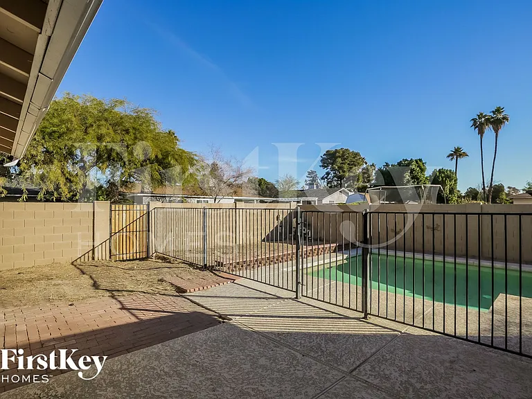 402 E Dunbar Dr — Photo 14