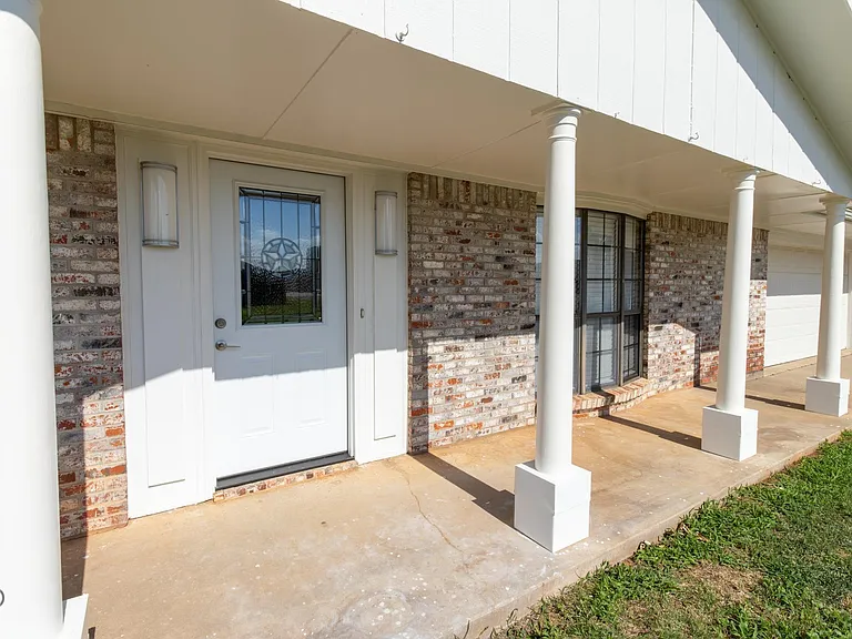 4722 K Mart Dr — Photo 2