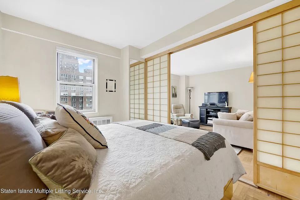 1st image of 30 W 60th St APT 10V