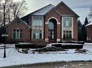 37340 Bellagio Ct, Clinton Township, MI 48036