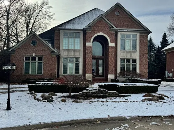 37340 Bellagio Ct, Clinton Township, MI 48036