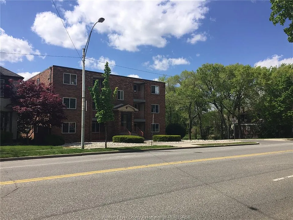 3044 Sandwich St #302