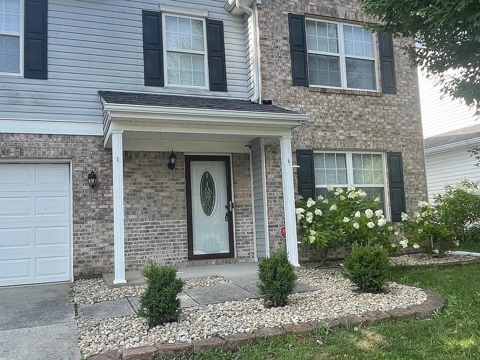 5 bed, 2.5 bath, 2428 sqft, $2,595 — Photo 1