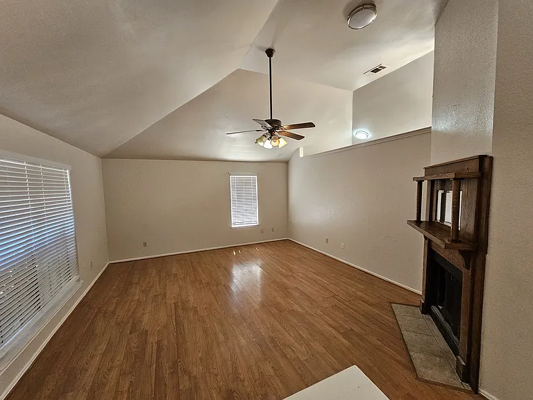 3813 Dorchester Dr — Photo 3