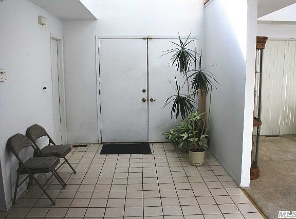 5th image of 144 Reservoir Ave