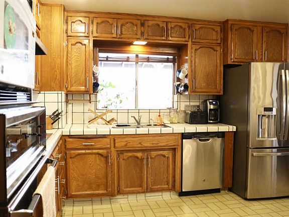 3rd image of 2034 S Court St