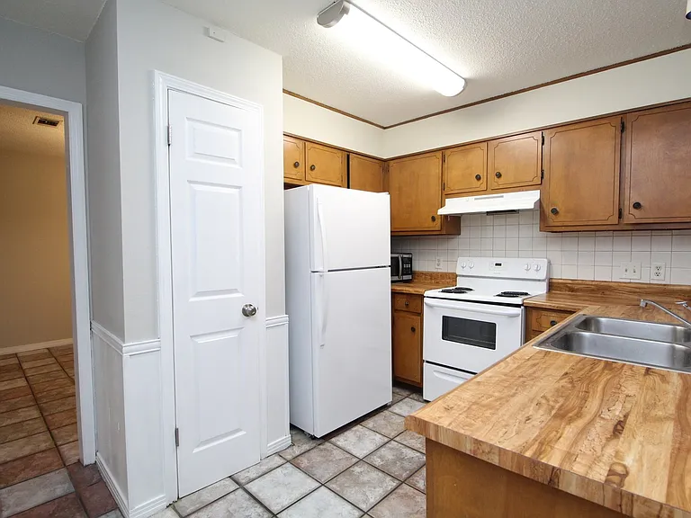 5250 Powrie Dr — Photo 10
