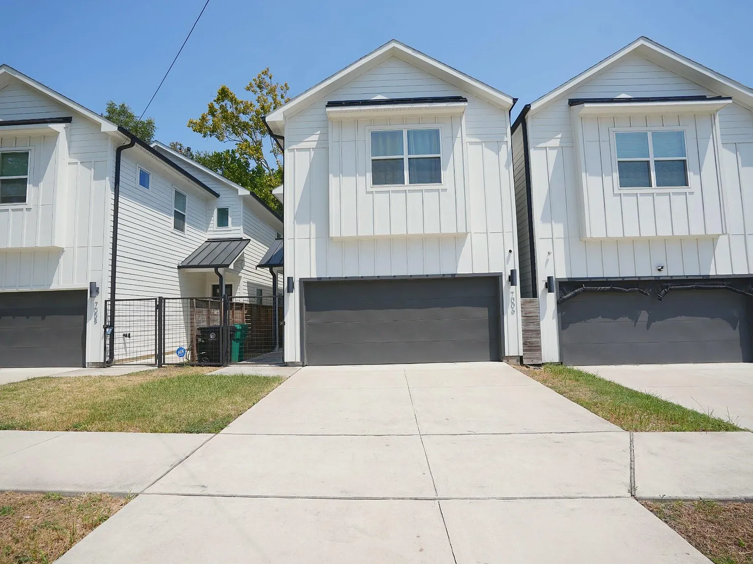 3 bed, 2.5 bath, 1504 sqft, $2,400 — Photo 2