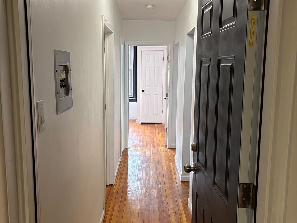 1st image of 2854 Fairfield Ave #2