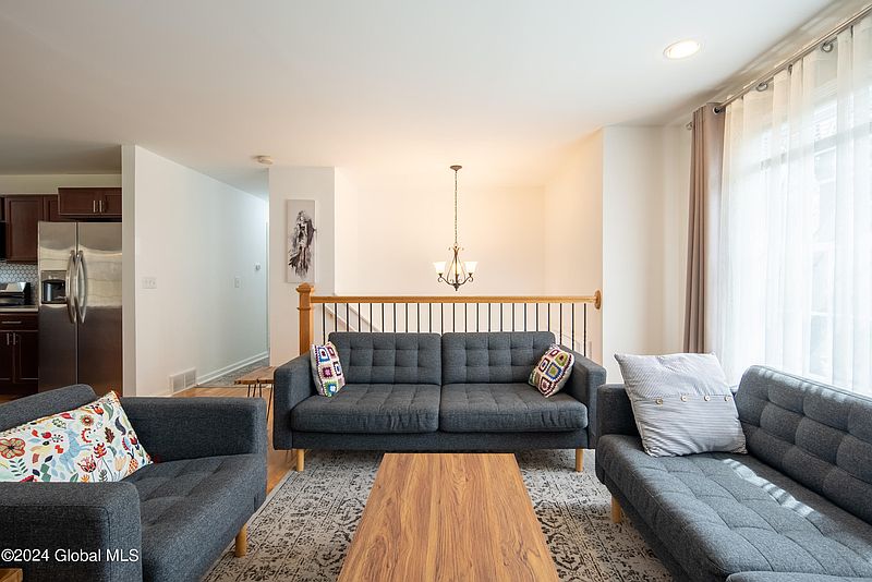 3rd image of 15 Mountain View Avenue