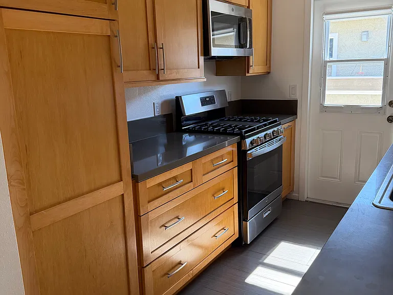 10746 Blix St #203 — Photo 6