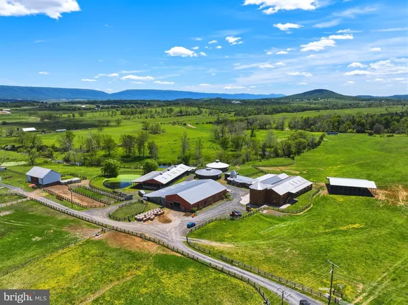 137A Brady Ln, Mount Jackson, VA 22842