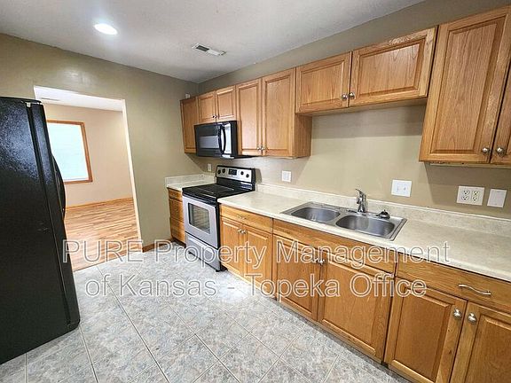 3rd image of 751 SE Pinecrest Dr