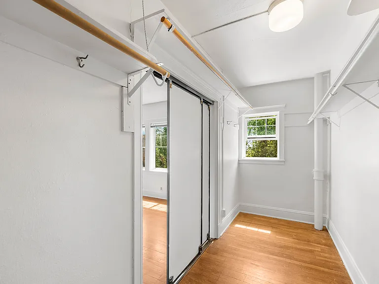 Historic Paramount Apartments — Photo 21