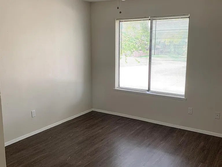 4742 Cliffwood Dr — Photo 5