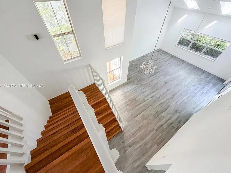 1145 W Lake St — Photo 16