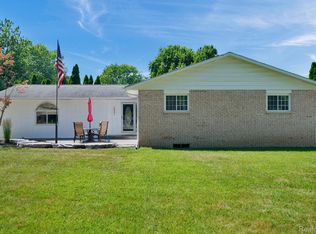 2441 Berberovich Dr, Saginaw, MI 48603