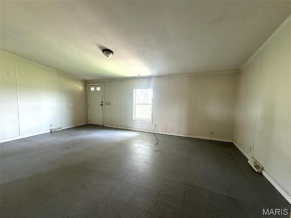 4th image of 2700 E 7th St